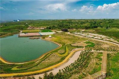 神東煤炭集團(tuán):煤海碧水流 天藍(lán)荒漠綠